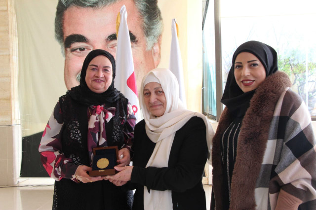 بهية الحريري تمنح "ميدالية مؤسسة الحريري للعطاء المستمر" لثلاث معلمات من "مدرسة صيدا المتوسطة المختلطة الرسمية"