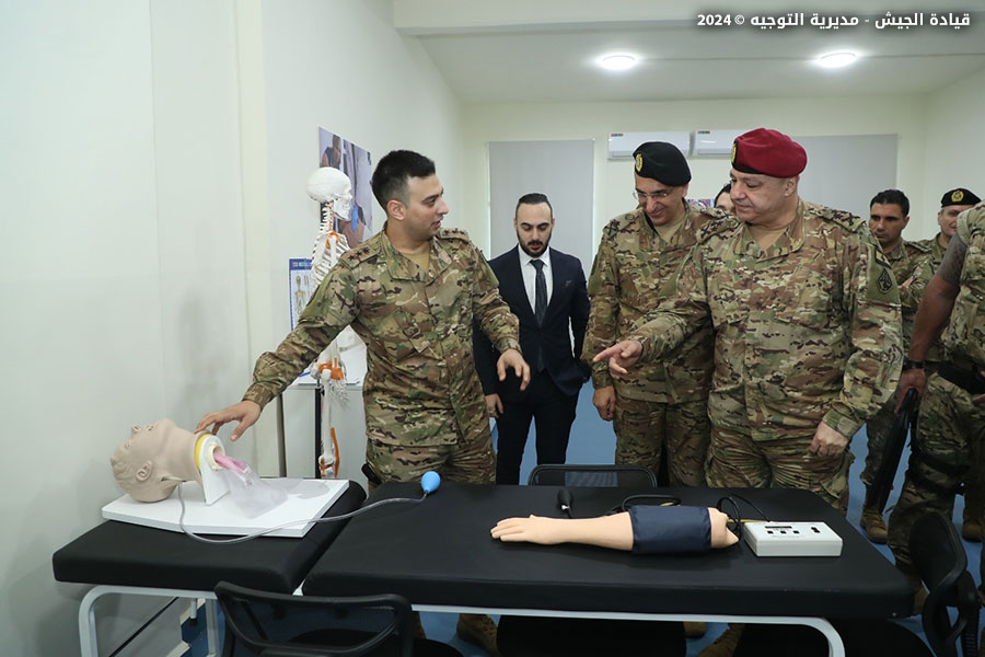 قائد الجيش يفتتح مركز التدريب على أجهزة المحاكاة الطبية ومختبر الكيمياء الحيوية والمناعيات في الطبابة العسكرية