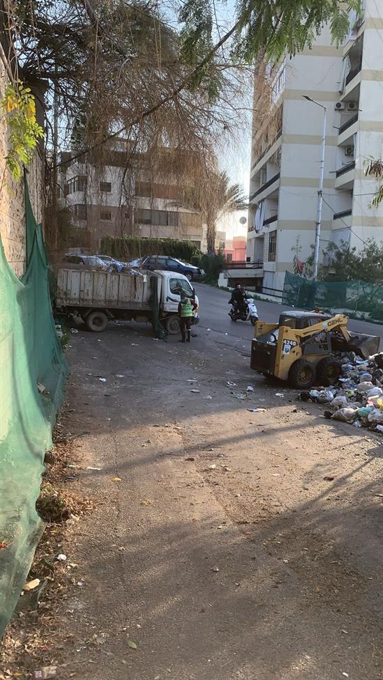 بلدية صيدا تبادر برفع النفايات المتكدسه في منطقة عبرا قبيل العاصفة المرتقبة