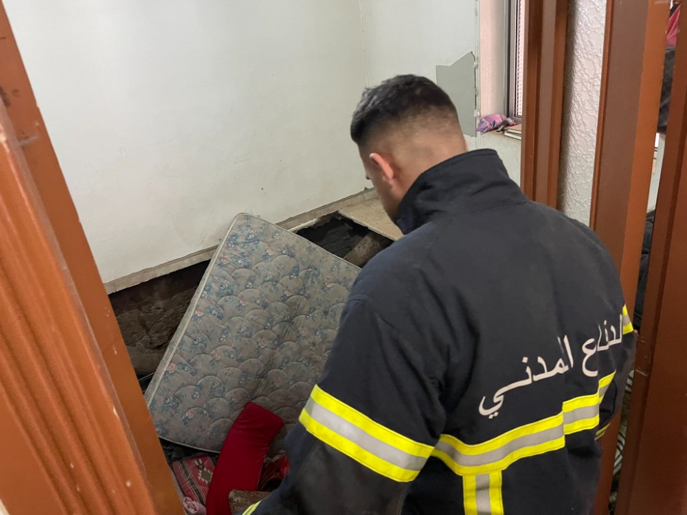 بالصور: إنقاذ مُصابين بعد إنهيار منزل ترابي في البقاع