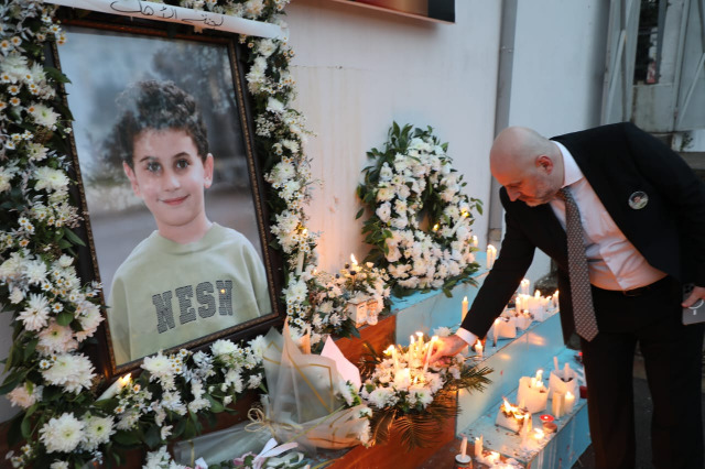 المدرسة الإنجيليّة الوطنية في النّبطيّة تقيم مسيرة شموع حدادا على روح الشهيد الطفل محمود عامر