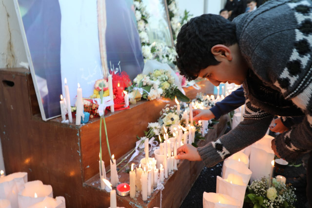 المدرسة الإنجيليّة الوطنية في النّبطيّة تقيم مسيرة شموع حدادا على روح الشهيد الطفل محمود عامر