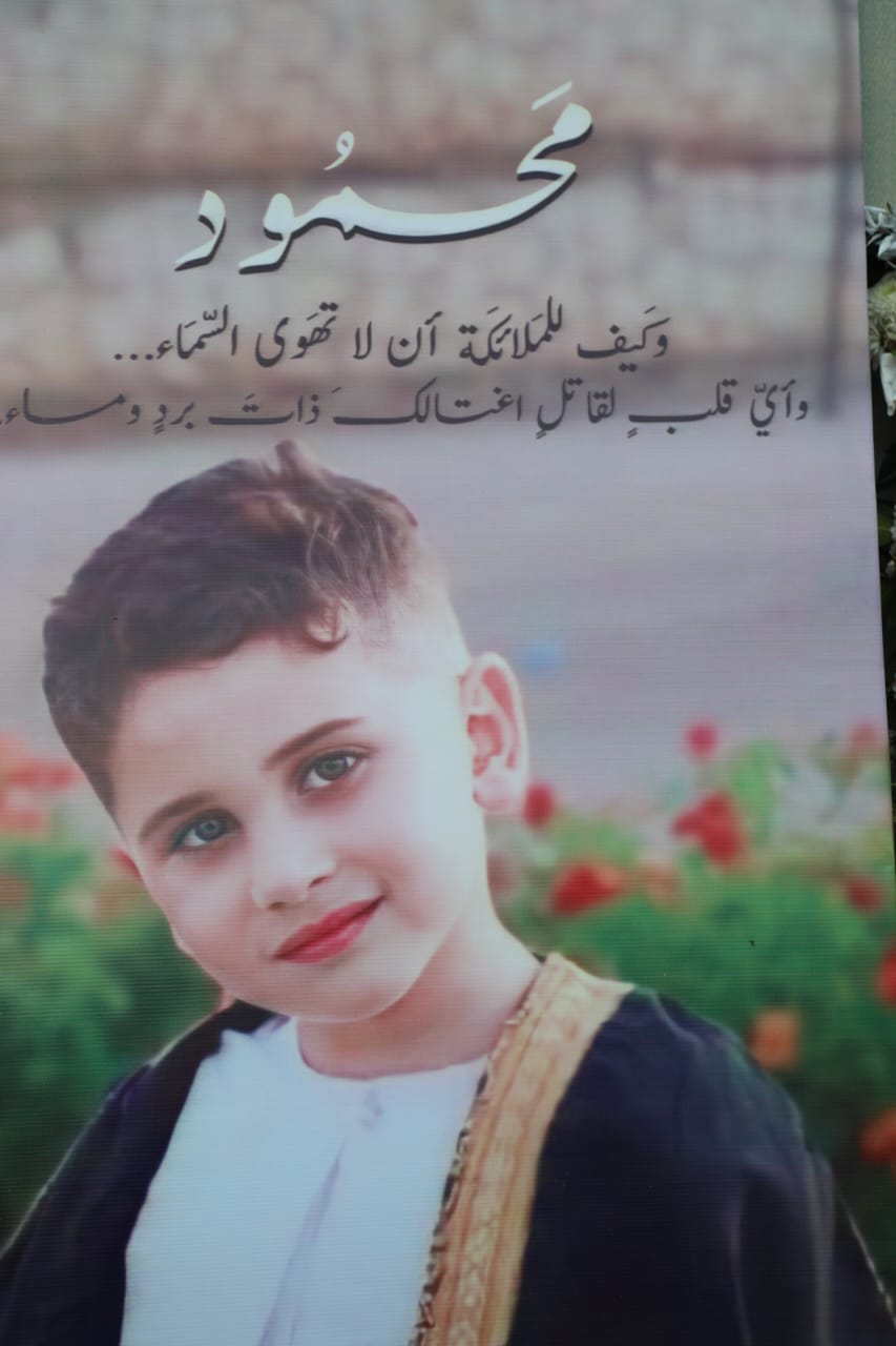 المدرسة الإنجيليّة الوطنية في النّبطيّة تقيم مسيرة شموع حدادا على روح الشهيد الطفل محمود عامر