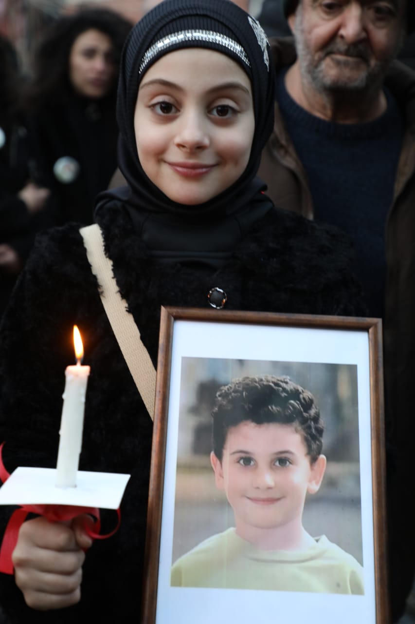 المدرسة الإنجيليّة الوطنية في النّبطيّة تقيم مسيرة شموع حدادا على روح الشهيد الطفل محمود عامر