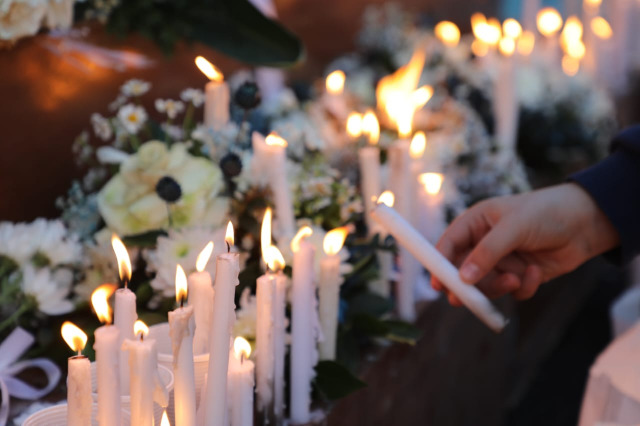 المدرسة الإنجيليّة الوطنية في النّبطيّة تقيم مسيرة شموع حدادا على روح الشهيد الطفل محمود عامر