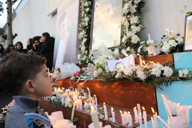 المدرسة الإنجيليّة الوطنية في النّبطيّة تقيم مسيرة شموع حدادا على روح الشهيد الطفل محمود عامر