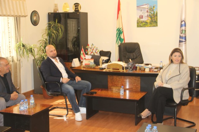 محافظ النبطية د. هويدا الترك  تستقبل وفداً من  الهيئة الإدارية لجمعية تجار النبطية!