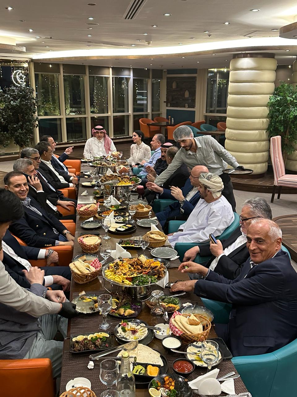 السفير يونس يكرم السفير التونسي بنميم لمناسبة انتهاء مهامه في الإمارات