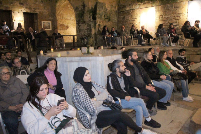 سلوى جرادات افتتحت أمسيات "علو البيارق.. غنوا للعيد" لـ"مؤسسة شرقي" في "حمام الجديد" بتحية الى فلسطين