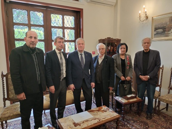 وفد من الجبهة الديمقراطية يقدم التعازي في السفارة الروسية- بيروت بضحايا الهجوم الإرهابي