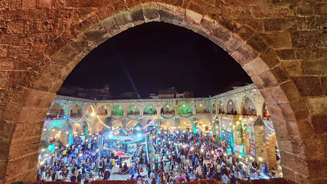 افتتاح مهرجان "صيداوي أح" في خان الإفرنج: 76 جناحاً للحرف والمأكولات الصيداوية والأنشطة المرافقة تستقطب حركة ناشطة من المدينة وخارجها