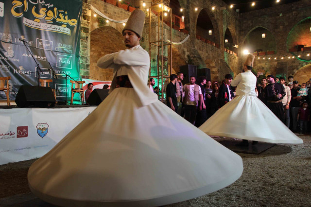 افتتاح مهرجان "صيداوي أح" في خان الإفرنج: 76 جناحاً للحرف والمأكولات الصيداوية والأنشطة المرافقة تستقطب حركة ناشطة من المدينة وخارجها