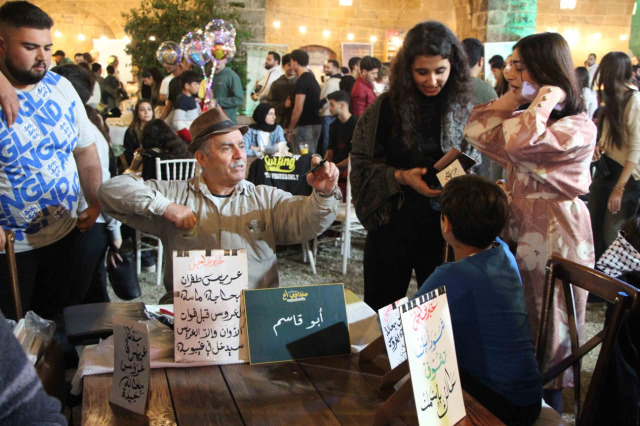 افتتاح مهرجان "صيداوي أح" في خان الإفرنج: 76 جناحاً للحرف والمأكولات الصيداوية والأنشطة المرافقة تستقطب حركة ناشطة من المدينة وخارجها