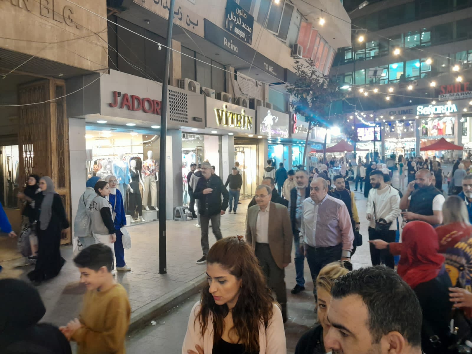 النائب البزري يتفقّد الحركة التجارية في أسواق مدينة صيدا
