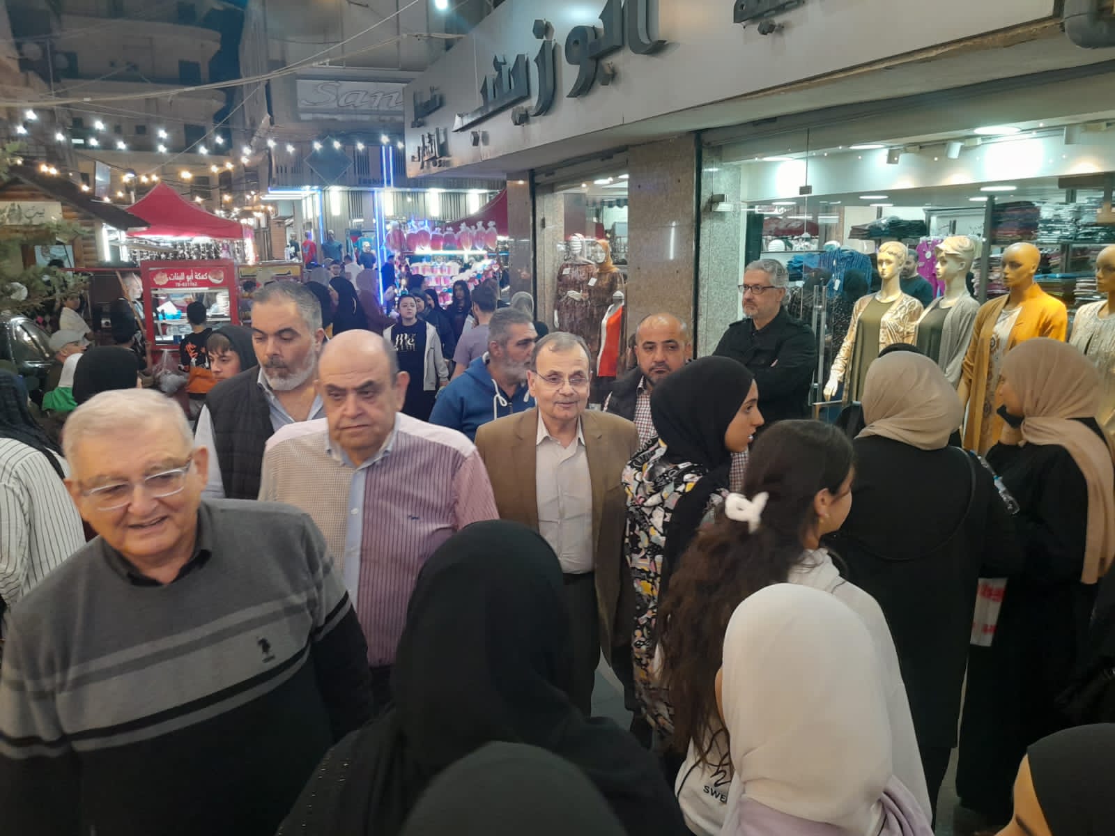 النائب البزري يتفقّد الحركة التجارية في أسواق مدينة صيدا