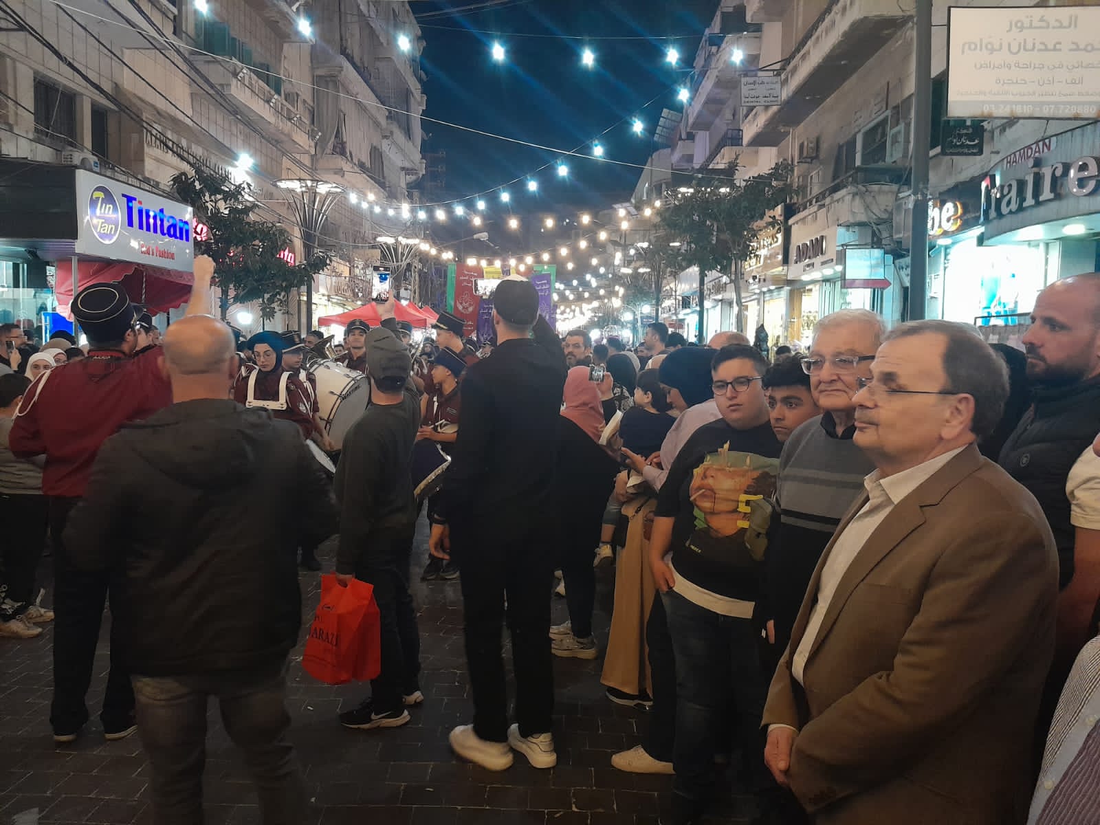 النائب البزري يتفقّد الحركة التجارية في أسواق مدينة صيدا