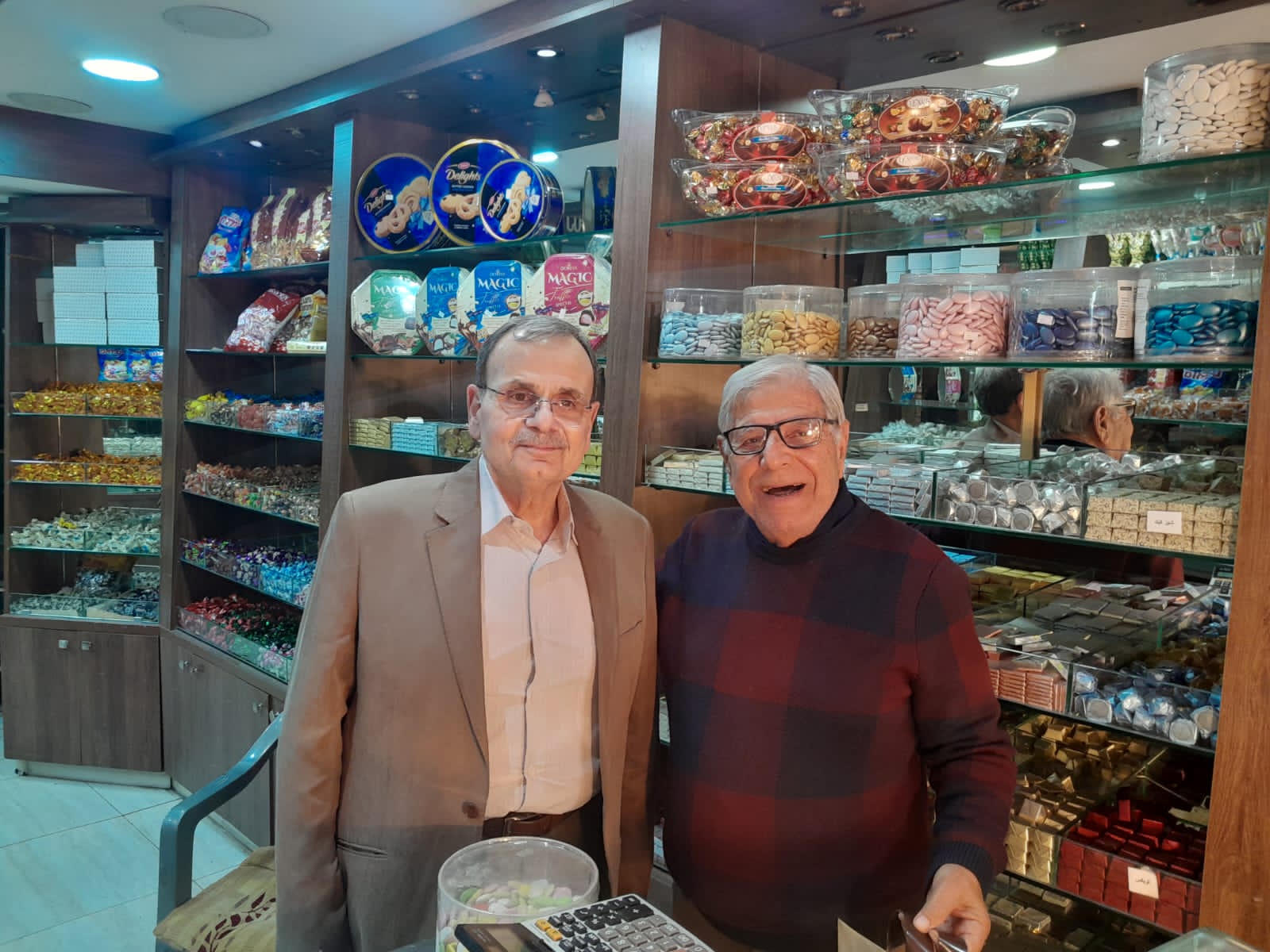 النائب البزري يتفقّد الحركة التجارية في أسواق مدينة صيدا