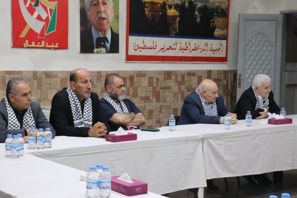 وفد من "فتح" برئاسة السفير دبور يزور "الجبهة الديمقراطية" مهنئاً بنجاح مؤتمرها وانتخاب سليمان أميناً عاماً