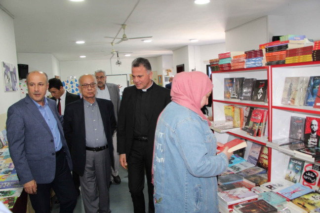 "ثانوية السفير - الغازية" افتتحت معرض الكتاب والألعاب الفكرية بتكريم ذكرى شاعر القصب والخيال "جوزف حرب.. سمفونية فصول"