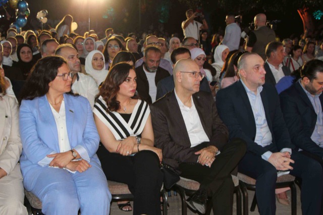 ثانوية رفيق الحريري احتفلت بتخريج الدفعة الـ35 من طلابها بالتزامن مع الذكرى الـ45 لتأسيس مؤسسة الحريري
