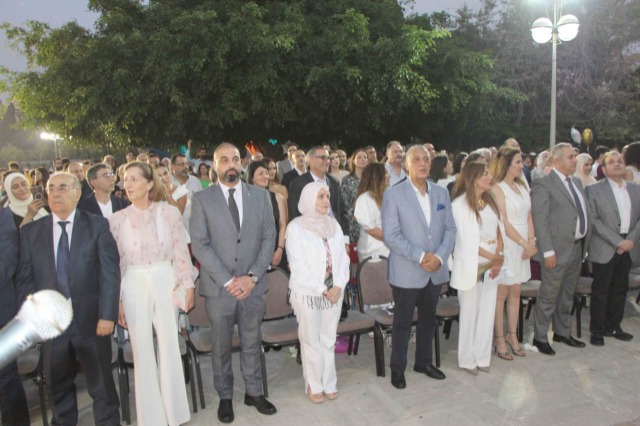 ثانوية رفيق الحريري احتفلت بتخريج الدفعة الـ35 من طلابها بالتزامن مع الذكرى الـ45 لتأسيس مؤسسة الحريري