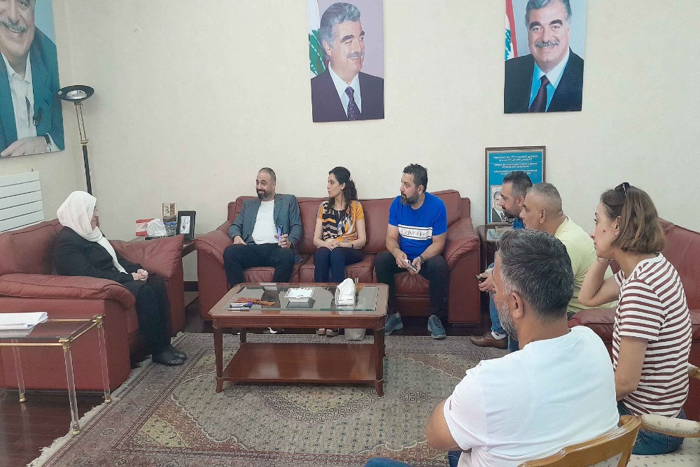 بهية الحريري تتابع مع وفد من لجنة مياومي مؤسسة كهرباء لبنان جنوباً ملف تثبيتهم
