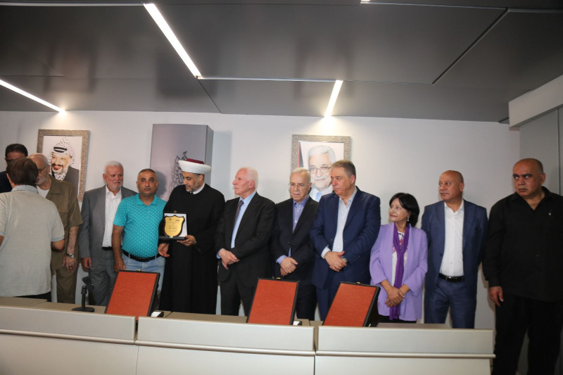 الأحمد في مؤتمر "فتح" - لبنان: نتمسك بخيار الوحدة الوطنية الفلسطينية في إطار "منظمة التحرير"