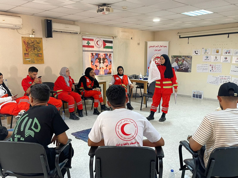 "وحدة الإسعاف والطوارئ" تقيم دورات اسعافات لفرقها في صور  داخل "مستشفى الهمشري"