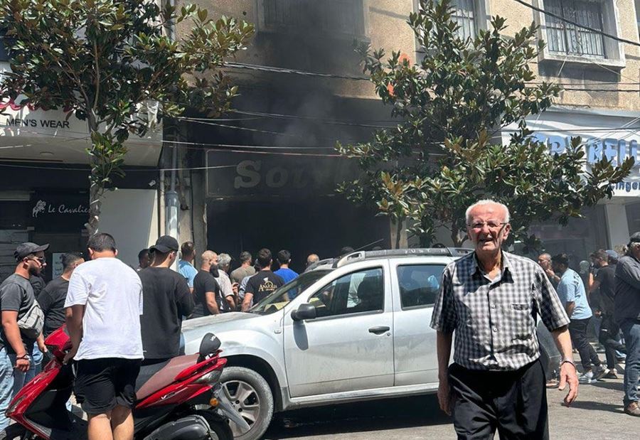 بالفيديو - في النبطية... حريق داخل محل ألبسة يودي بحياة شابّة!