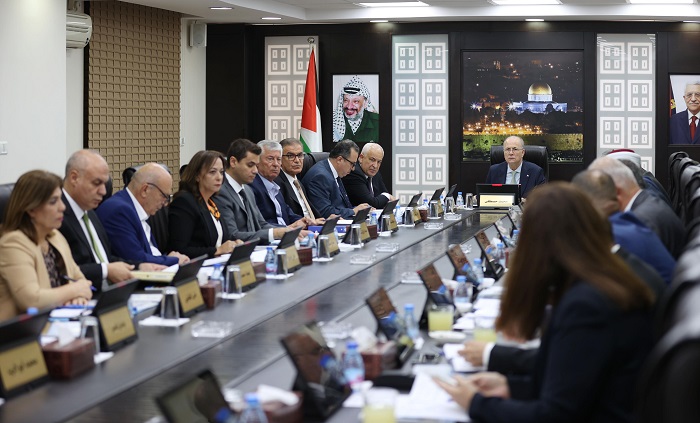 مجلس الوزراء الفلسطيني يكلف وزارة الخارجية وجهات الاختصاص بتكثيف الجهود لحشد الدعم الدولي لمناصرة الأسرى