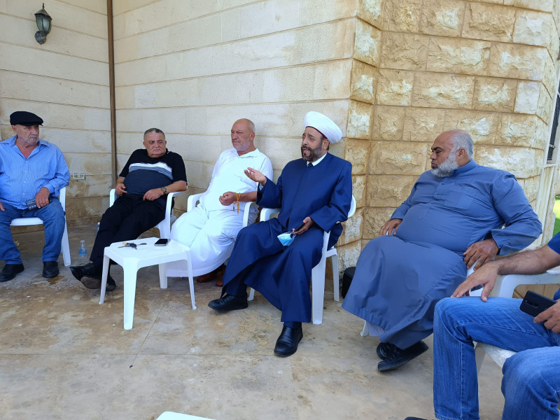 القاضي عريمط يستقبل المهنئين بسلامة عودته من رحلة العلاج.. شاكرين رجل الأعمال خلف الحبتور على الضيافة