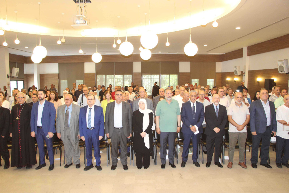 تسليم الدفعة الأولى من سندات تمليك بيوت التعمير في صيدا والمية ومية لأصحابها باجتماع موسع في بلدية المدينة