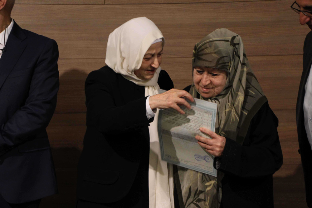 تسليم الدفعة الأولى من سندات تمليك بيوت التعمير في صيدا والمية ومية لأصحابها باجتماع موسع في بلدية المدينة