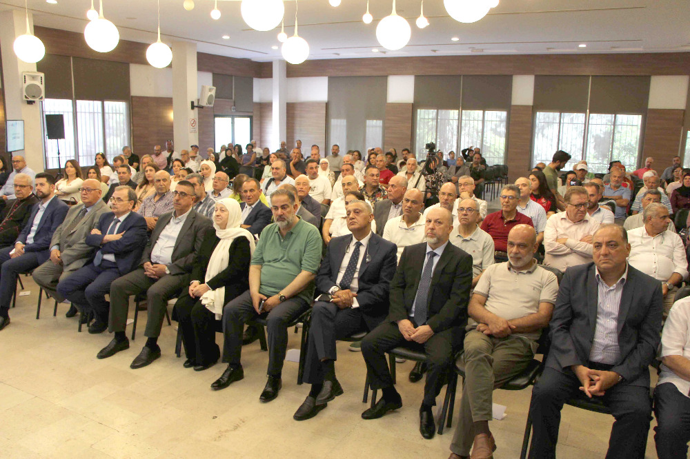 تسليم الدفعة الأولى من سندات تمليك بيوت التعمير في صيدا والمية ومية لأصحابها باجتماع موسع في بلدية المدينة