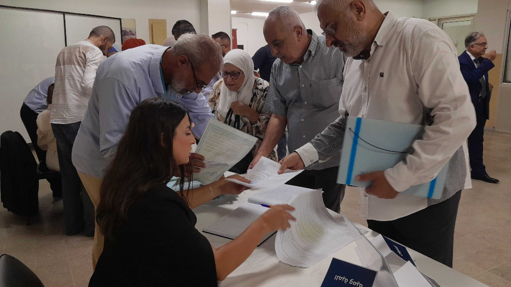 تسليم الدفعة الأولى من سندات تمليك بيوت التعمير في صيدا والمية ومية لأصحابها باجتماع موسع في بلدية المدينة