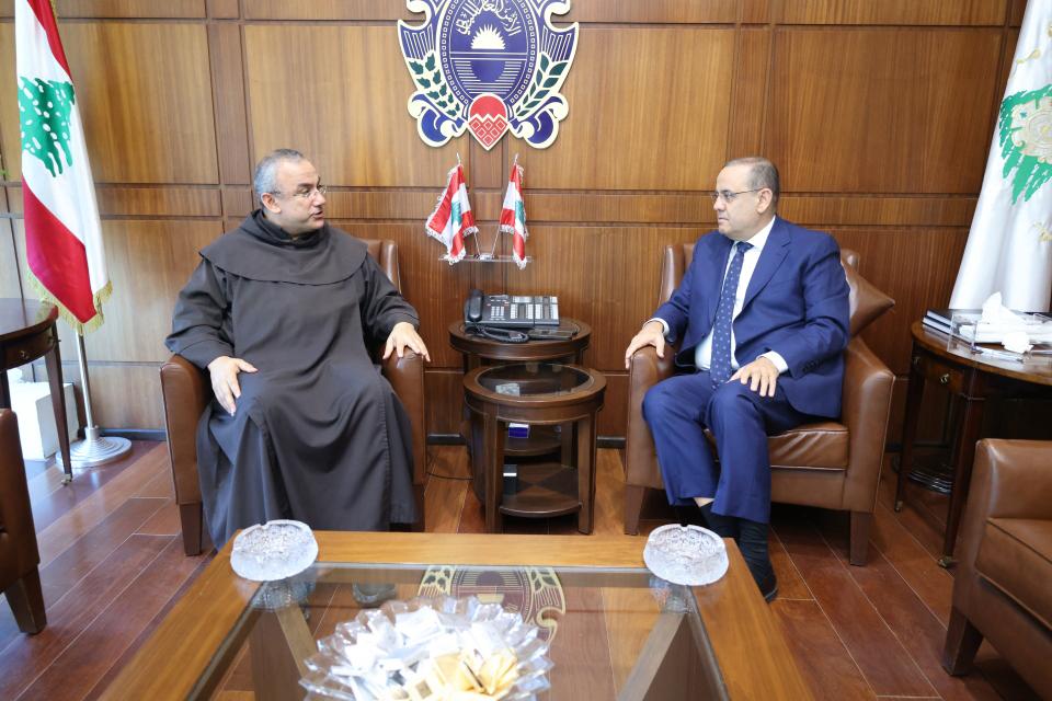 اللواء البيسري يعرض المستجدات مع النائب معوّض ويلتقي الأب عبود