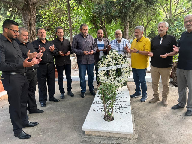 وفد من "الحزب" يزور ضريح النائب مصطفى سعد بالذكرى الـ22 لرحيله