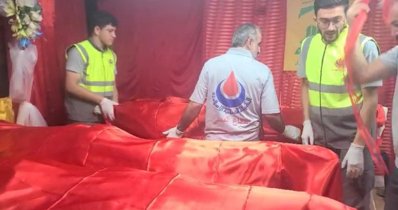 بالصورة - نقل جثامين العمال السوريين الذين استشهدوا في الكفور الى بلادهم