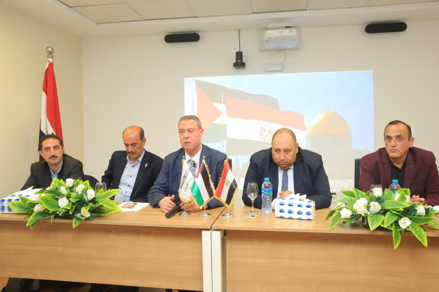 السفير اللوح ينقل تحيات الرئيس عباس للمرضى الفلسطينيين المتواجدين في مستشفيات محافظة الأقصر