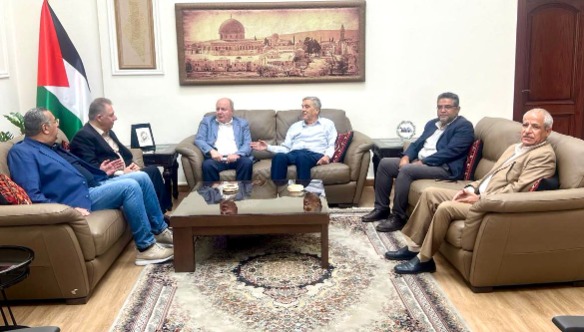 السفير دبور يستقبل وفد الاتحاد العمالي العام معزياً بوفاة القدومي!