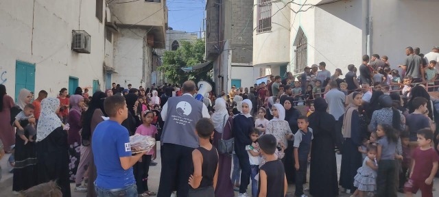 إنطلاق حملة تطعيم واسعة ضد شلل الأطفال في مخيم المغازي وسط إقبال كبير من الأهالي