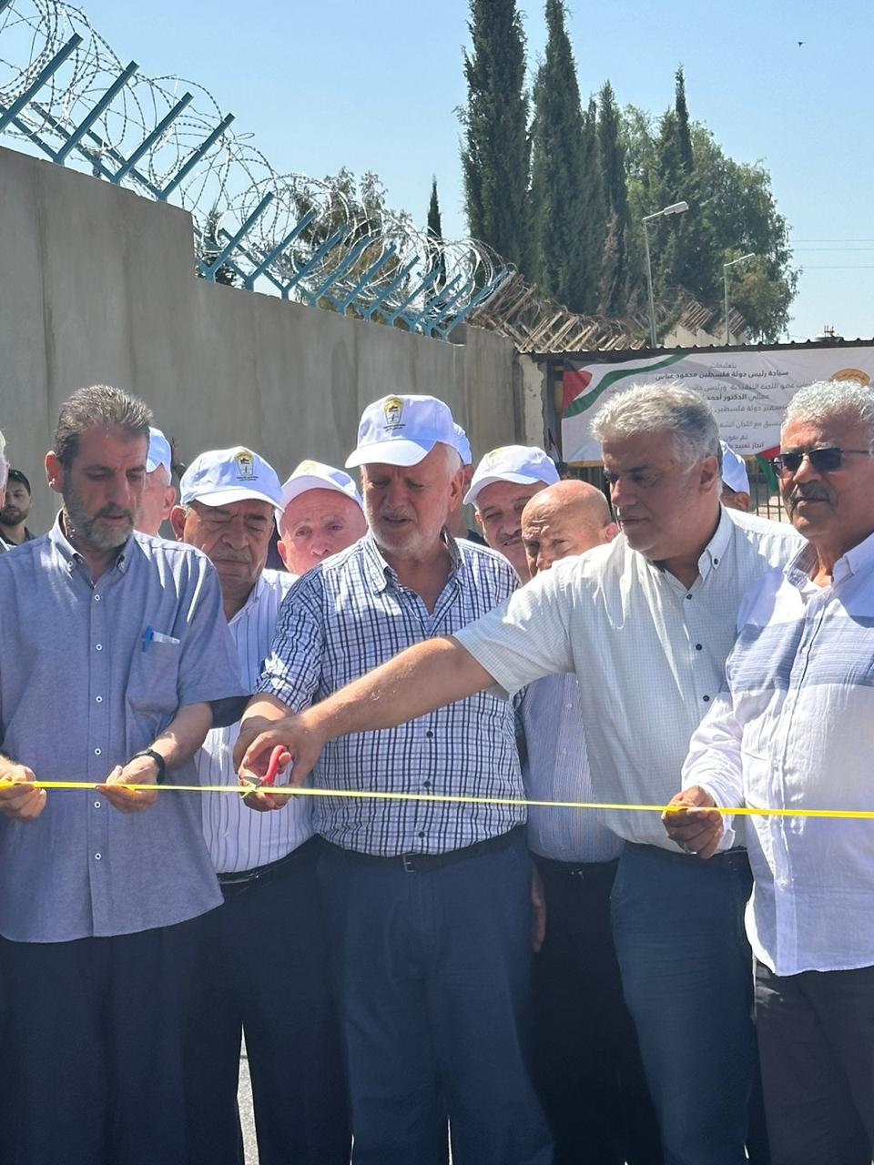 بتعليمات الرئيس عباس وتوجيهات د. أبو هولي والسفير أشرف دبور: تدشين مشروع تعبيد طريق سبلين في لبنان
