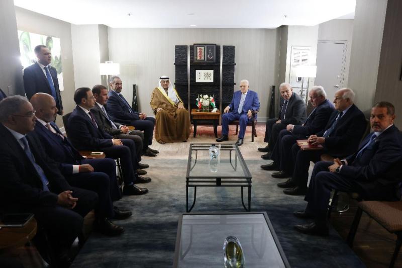 الرئيس عباس يجتمع مع ولي العهد الكويتي في نيويورك