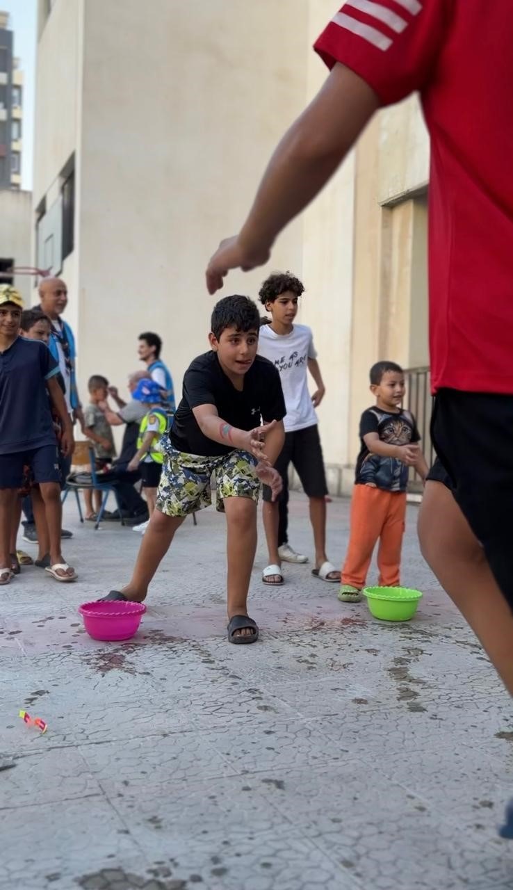 باحات مراكز نازحين في صيدا تتحول متنفساً لأطفالهم بأنشطة ترفيهية لـ" كشافة لبنان المستقبل" و"سنابل البشرى"