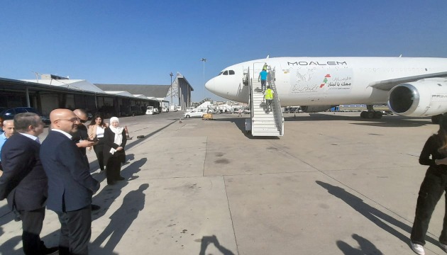 ضمن حملة "الامارات معك يا لبنان": "أم الإمارات" الشيخة فاطمة بنت مبارك ترسل 80 طناً من المساعدات لإغاثة المرأة اللبنانية