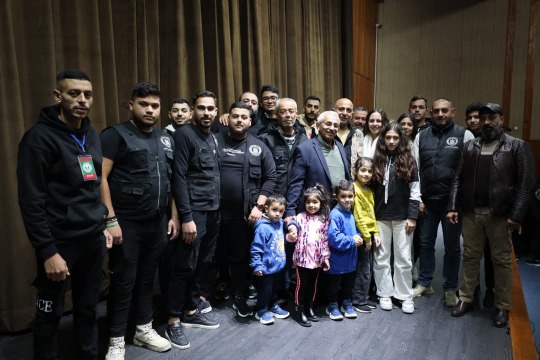 النائب د. أسامة سعد خلال لقاء تكريمي لمتطوعات ومتطوعي التنظيم الشعبي الناصري ومؤسسة معروف سعد: "الوطن لا ينهض إلا بتكاتف أبنائه، وعملكم التطوعي بما يحمله من عطاء وتضحيات هو أصدق أشكال المقاومة"