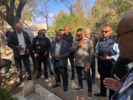 أسامة سعد يؤدي صلاة عيد الفطر ويزور أضرحة الشهداء في صيدا