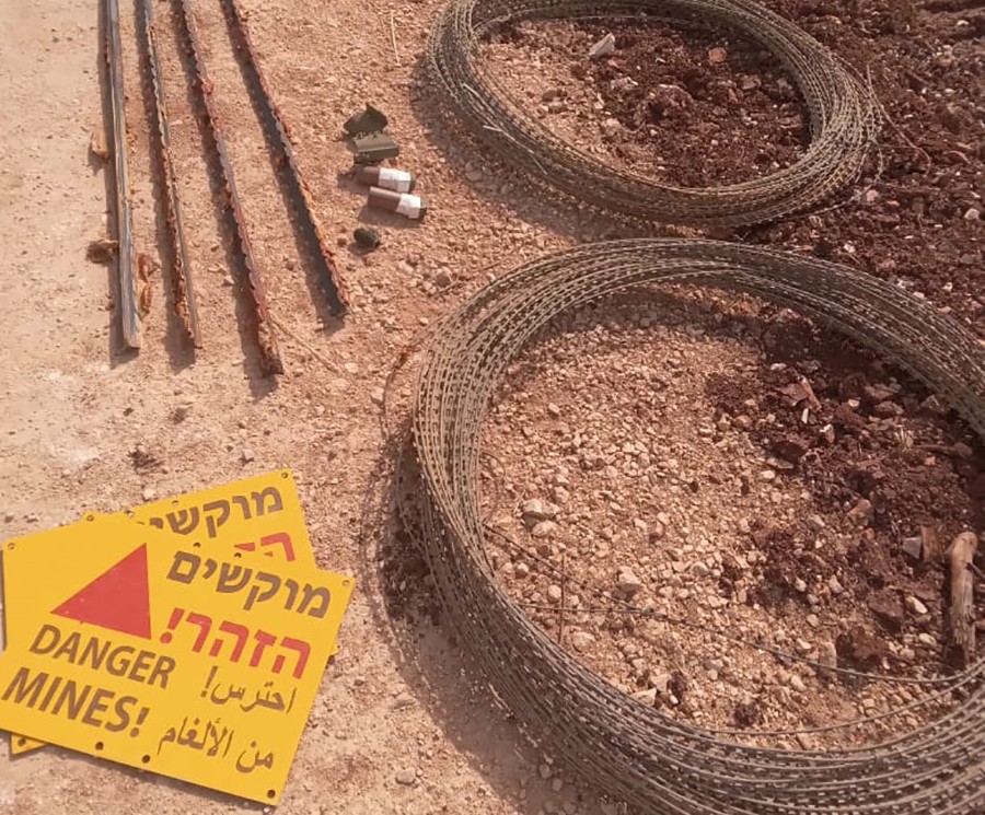 بالصور - الجيش يُزيل عوائق هندسية إسرائيلية في الجنوب.. ويفكك عبوات تفخيخ