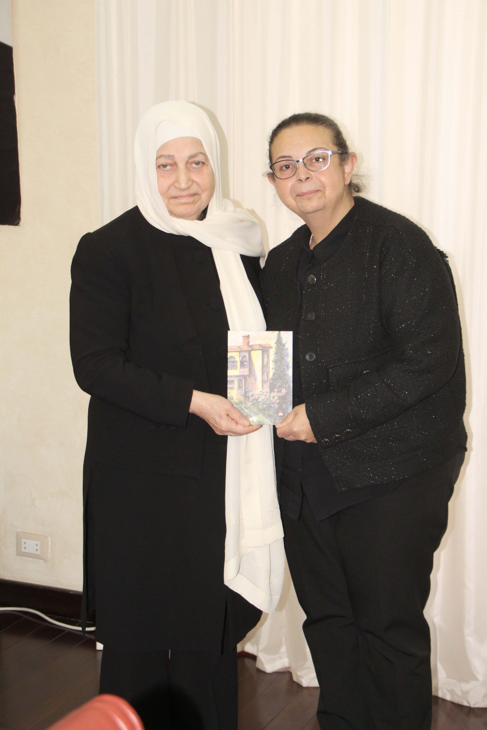 بهية الحريري تسلمت من مروان القطب كتابه "الوجيز في القانون الإداري العام" ومن غنوة دقدوقي ديوانها الجديد "همس الرحيل"