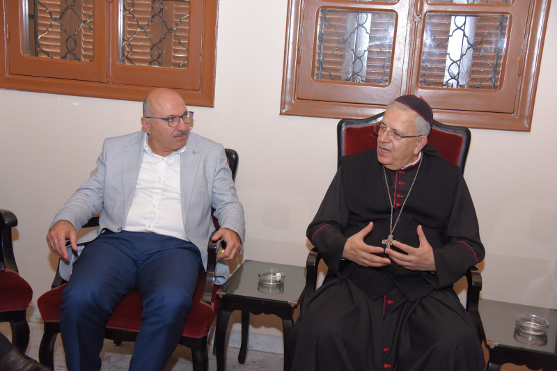 نادر عزام يُقدم التهاني بعيد الفصح للمطرانين حداد والعمار ويُؤكد على وحدة المدينة وتنوعها